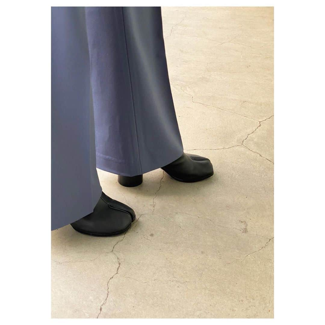 plageさんのインスタグラム写真 - (plageInstagram)「〝MAISON MARGIELA〟﻿ NEW ARRIVAL！﻿ ﻿ No.20093923001330﻿ ¥130,000+tax﻿ col:ブラック﻿ size:36/37/38/39﻿ ※代官山/青山/六本木/ベイクルーズストア限定﻿ ﻿ #Plage #プラージュ﻿ #baycrews #fashion ﻿ #coordinate #maisonmargiela #maisonmartinmargiela  #maisonmargielatabi #maisonmargielashoes」8月10日 12時09分 - plage_jp