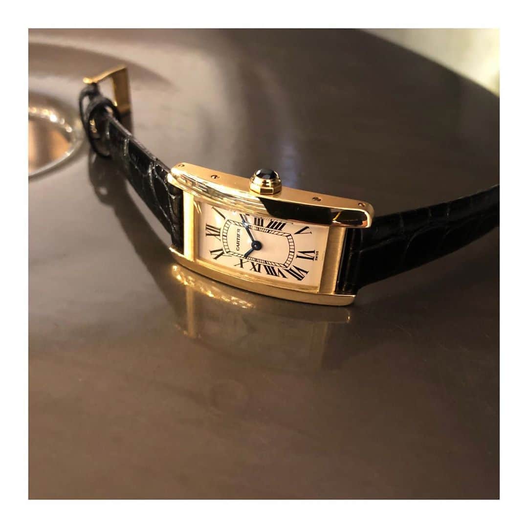 HIROBさんのインスタグラム写真 - (HIROBInstagram)「-HIROB SOUTH NEWoMan新宿店- ﻿ ﻿ ☆10%OFF＆送料無料キャンペーン最終日☆﻿ ﻿ Vintage Cartier TANK American﻿ ﻿ カルティエのタンクアメリカン。﻿ 美しい曲線を描く存在感のあるタンクです。﻿ ﻿ ・Vintage Cartier TANK American﻿ ・￥555,000＋Tax﻿ ﻿ 通信販売も対応しており、お電話でのご相談も受け付けています。﻿ 8/10まで送料は無料となりますので、ご来店が難しい方でもお気軽にお問い合わせ下さい。 ﻿ ﻿ お問い合わせ先﻿ HIROB SOUTH NEWoMan新宿店﻿ tel:03-5379-9372﻿ ﻿ #hirob ﻿ #hirobsouth﻿ #baycrews﻿ #antiquewatch﻿ #vintagewatch﻿ #vintageaccessories﻿ #vintagecartier﻿ #cartier﻿ #cartiertank﻿ #tankamerican﻿ #NEWoMan新宿﻿ ﻿ #ヒロブ﻿ #ヒロブサウス﻿ #ベイクルーズ﻿ #アンティークウォッチ﻿ #ヴィンテージウォッチ﻿ #ヴィンテージアクセサリー﻿ #ヴィンテージカルティエ﻿ #カルティエ﻿ #カルティエタンク﻿ #タンクアメリカン﻿ #ニュウマン新宿」8月10日 12時32分 - hirob.jp
