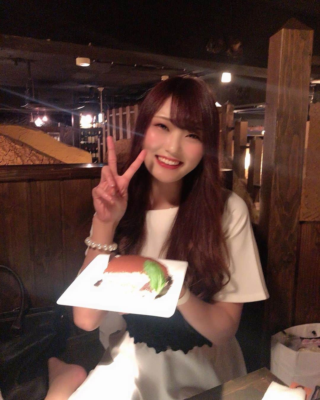 さやかさんのインスタグラム写真 - (さやかInstagram)「ティラミス💕🤣💓🌈美味しい デートにオススメ♥️です😘🐼いつもありがとうございます♥️皆様イチナナLIVEアプリダウンロード無料です💓さやか０９０４🍉検索🍉‼️出てきます🌈♥️毎朝5時半過ぎから6時半までLIVE配信中🐼🐼毎朝待ってます🥂👗💓🌈🙌あっちゃん♥️Ask♥️も時間帯をずらしてエランドール後イチナナLIVE配信中💁🏼‍♀️こちらも盛り上がってるので是非来てください💕🎉♣️🌈🤍エランドール🎷ＰＭ8:00-ＡＭ1:00です🚨エランドールにも是非遊びに来てください〜✌️🐰💕🌻 #帯広エランドール #帯広E'lan d'or#帯広ラウンジ #帯広スナック#帯広snack #帯広 #十勝帯広 #帯広飲み屋 #帯広写真 #帯広ローヤルプラザビル #北海道 #帯広可愛い #帯広ホステス #帯広飲み放題 #帯広アルバイト募集#帯広アルバイト#帯広求人 #帯広おすすめ #帯広女の子#帯広バイト募集 #帯広オシャレ#帯広グルメ#帯広看板娘#帯広ダンス#帯広オフィスK#帯広祭り#帯広コスプレ#帯広イベント#帯広ターゲット」8月10日 12時28分 - sa0904ya