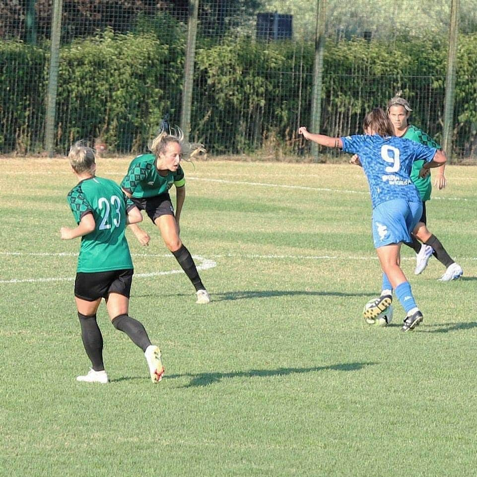 エンポリFCさんのインスタグラム写真 - (エンポリFCInstagram)「📸📸📸 Sabato scorso la prima amichevole delle azzurre di mister Spugna contro la Florentia San Gimignano」8月10日 18時05分 - empoli_fc_official