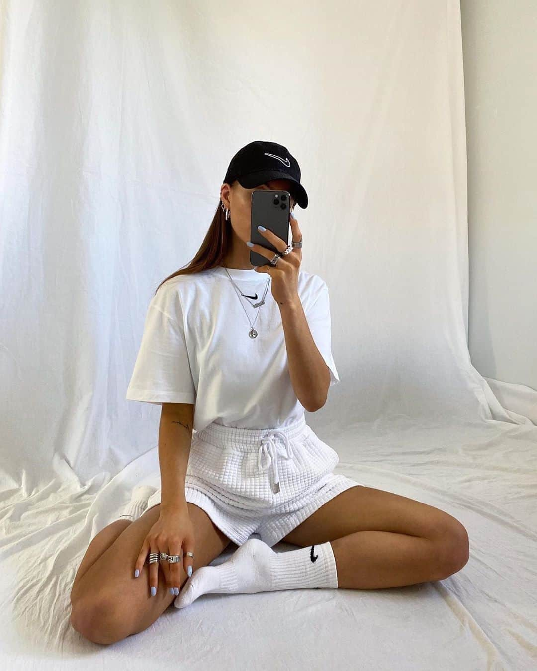 ASOSさんのインスタグラム写真 - (ASOSInstagram)「We 🖤 a triple swoosh 'fit ✔️ 📸 @caitlinheathxo (she/her) 🔎 Nike white mini swoosh oversized t-shirt (1666157), Nike Swoosh Cap (1738877), and Nike Training 3 pack ankle socks (1721427)」8月10日 18時00分 - asos