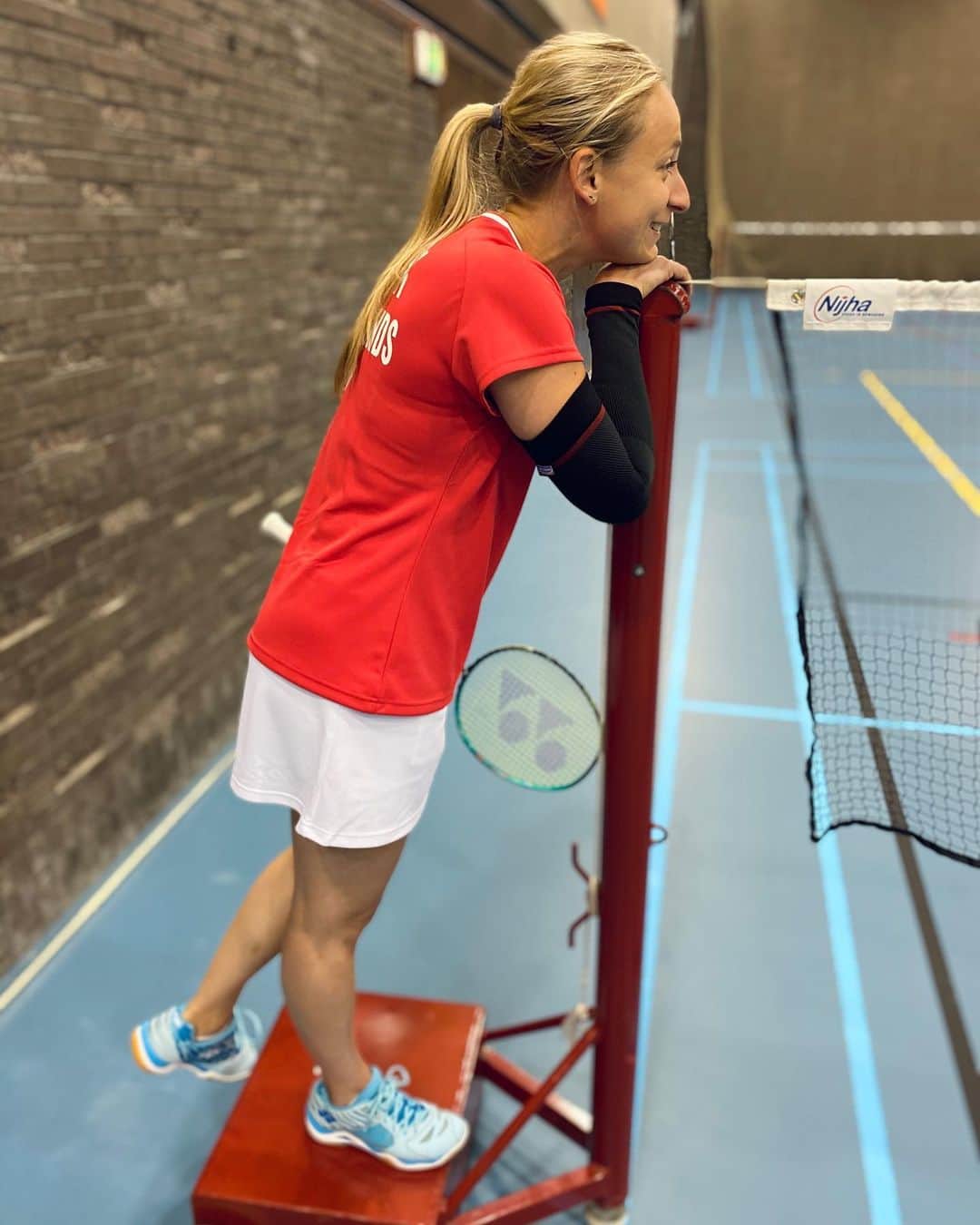 セレーナ・ピークのインスタグラム：「Staring at my empty tournament calendar 😂. Have a good (training) week everyone! #badminton #training #athlete #roadtotokyo #yonexbadminton #mamscoffee #cumus」