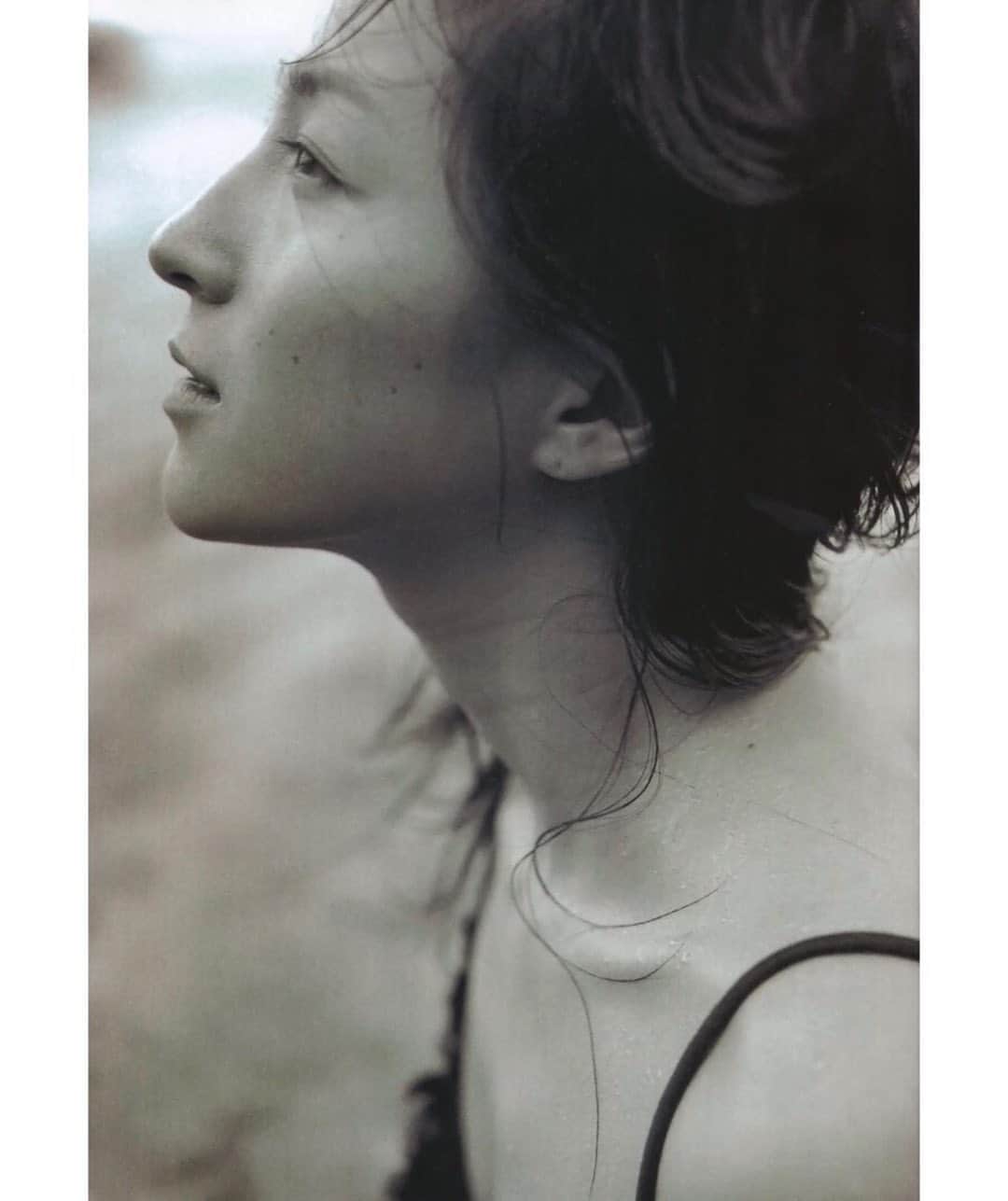 広末涼子ファンのインスタグラム：「マガジン「週刊文春 2005年7月28日号」  #広末涼子 #hirosueryoko #ryokohirosue #ヒロスエ写真集」