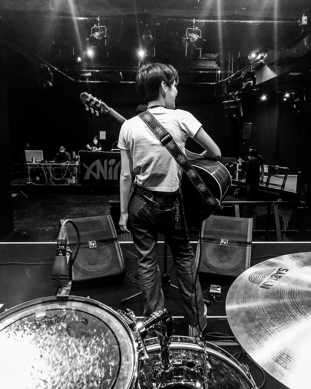 吉澤響のインスタグラム：「昨日は木下百花@心斎橋ANIMA。とてもいいライブだったなぁ。楽しかった！ 人前で演奏して、時間と空間を共有することでしか生まれないものは確実にあって、それはやっぱり素晴らしかったです。観てくれたみなさん、どうもありがとう！ 写真はリハのときのももかさん。」