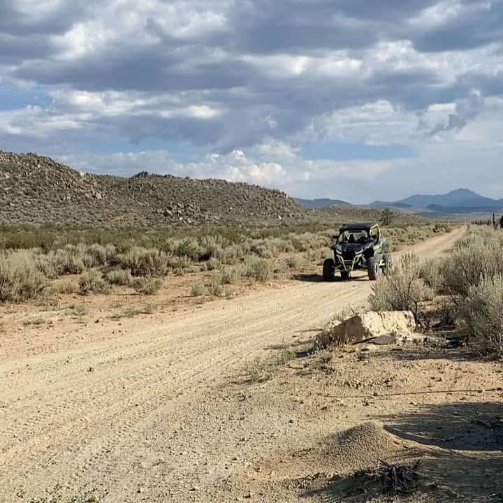ストーン・コールド・スティーブ・オースチンのインスタグラム：「Headed into Monday...  @kawasakiusa   #krx1000 #trailedition #4x4」
