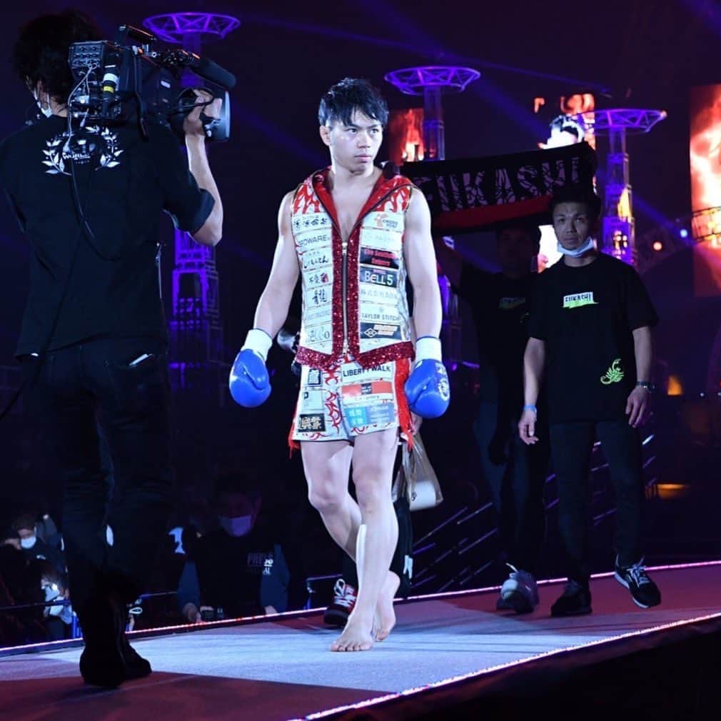 不可思のインスタグラム：「‪【スポンサー様募集】‬ ‪2020年9月22日（火・祝）に大阪で行われる「K-1 WORLD GP 2020 JAPAN」で着用するコスチュームのスポンサー様を募集します。‬ ‪ガウン、パンツそれぞれで3枠ずつ募集しています。‬ ‪個人様、企業様問いませんのでご興味のある方はメッセージ、又は下のアドレスまでご連絡をお願い致します。 応援よろしくお願いします！ ‬ ‪fukashi.ticketinfo@gmail.com‬  #k1wgp」