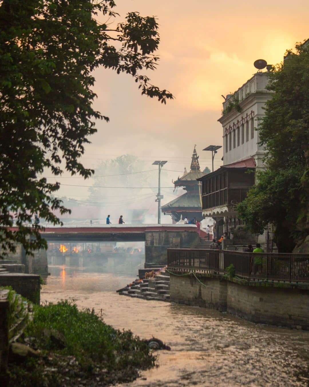 National Geographic Travelさんのインスタグラム写真 - (National Geographic TravelInstagram)「Photo by @emilypolar  Smoke rises from the cremation pyres at the sacred site of Pashupatinath in eastern Kathmandu Valley. Pashupatinath is a sacred Hindu complex of temples and monuments along the Bagmati River enclosed by enchanting forests. To see more of Nepal and beyond, follow me @emilypolar. #Nepal #Pashupati #Kathmandu」8月10日 13時09分 - natgeotravel