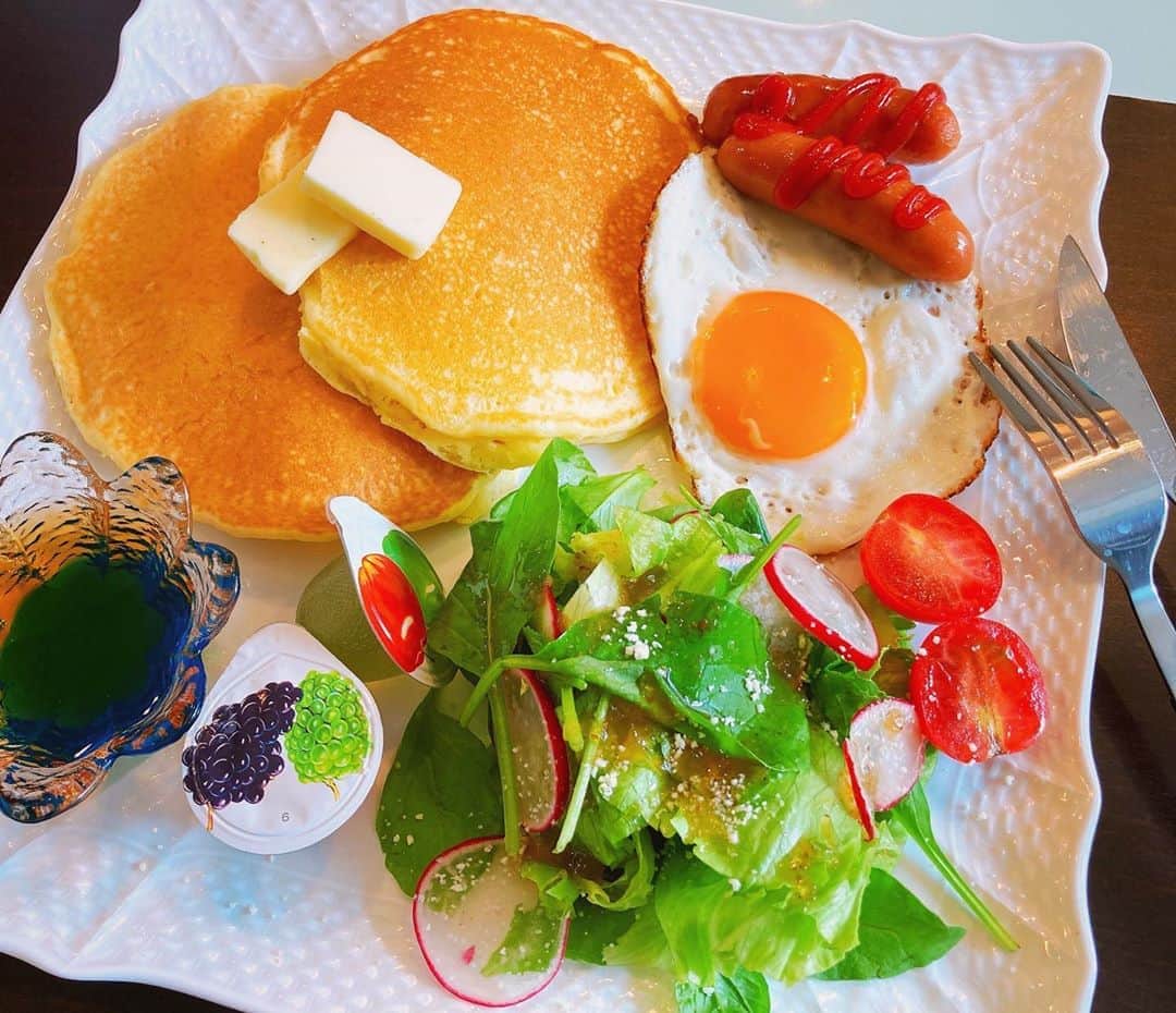 森本さやかさんのインスタグラム写真 - (森本さやかInstagram)「#お昼ごはん #パンケーキプレート  #パンケーキ食べたい  🥞🍯🥞🍯🥞🍯🐻  #lunchtime #cookingram  #pancakeplate #oneplatelunch」8月10日 13時23分 - sayakamorimoto1011
