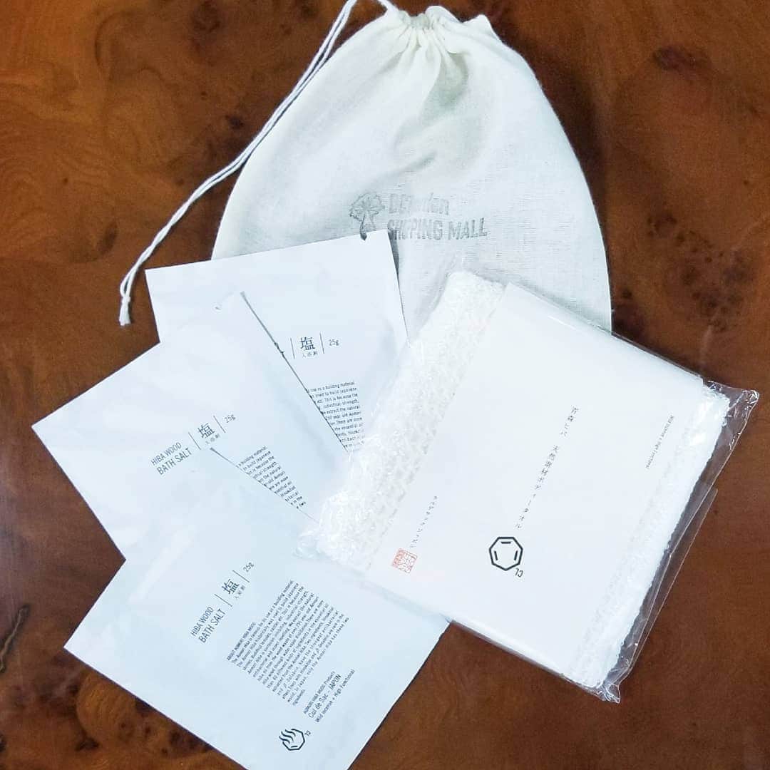 のインスタグラム：「【DCTgSMからのお知らせ】 今年の夏は遠出は控えて、おうちで温泉気分。 バスソルトをいれれば青森ヒバの香りが広がり、心地よい安らぎに包まれます。 緊張を和らげ、落ち着きを与えるアロマ効果も期待できるので、日々の疲れもゆっくりと流してくださいね。 お買い求めはDCTgSMへ！  #DCTgarden #culdesac  #バスソルト」