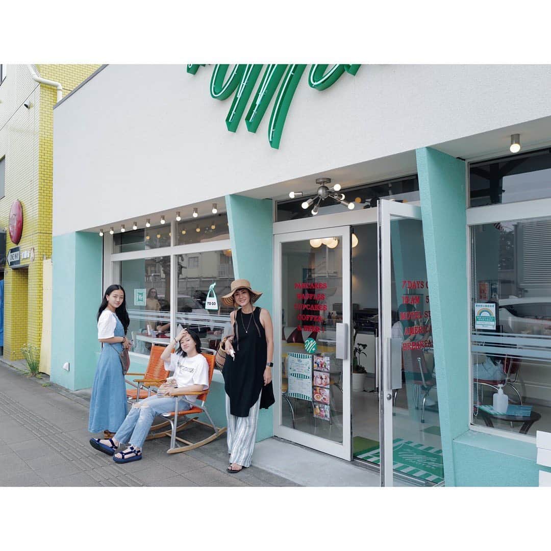 土井地恵理子さんのインスタグラム写真 - (土井地恵理子Instagram)「・ 福生の @mintmotel_tokyo は アメリカのモーテルの食堂のイメージで作られたそう。 ・ 可愛かったな〜 アメリカ気分満載🇺🇸 楽しい◡̈ ・ ・ #mintmotel #福生 #cafe #tokyo #近くのアメリカ #拓哉さんも来てたって盛り上がる」8月10日 13時45分 - ericodoiji
