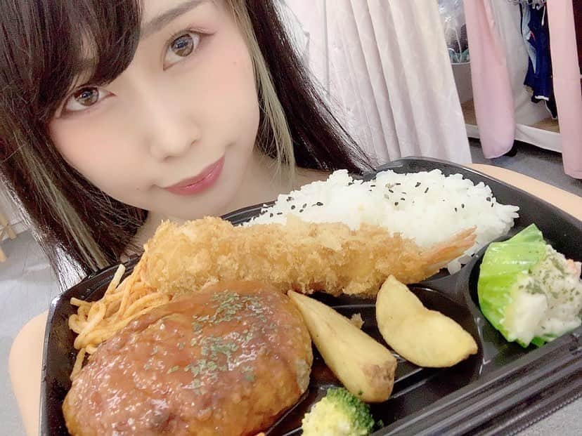 のインスタグラム：「. 昨日だけど… #Gスタ 撮影会ありがとうございました～！✨💕 すこぶる楽しい時間でした！ . ちなみにお弁当はハンバーグと海老フライで最高すぎた…！ . ✼••┈┈••✼••┈┈••✼••┈┈••✼••┈┈••✼ . Yesterday... Thank you for the #Gstudio photo session! ✨💕 It was a great time! . By the way, lunch was the best with hamburger and fried shrimp...! . ✼••┈┈••✼••┈┈••✼••┈┈••✼••┈┈••✼ #釘町組 #グラビアアイドル #グラドル #グラビア #gravure #グラドル自画撮り部 #gravureselfportrait #photoshoot #Photography #モデル #model #被写体 #被写体モデル #subject #kawaii #FOR_Z #めたもるふぉーぜ #めたふぉ #アイドル #IDOL #下乳 #BottomBreast #underboob #underboobs #撮影会 #撮影会モデル #PhotoSession #PhotoSessionModel」