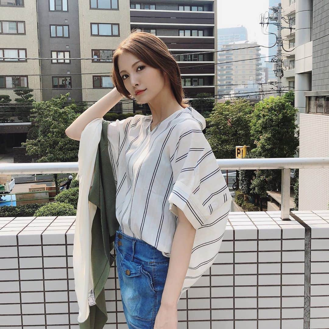 美沙玲奈のインスタグラム：「夏生まれなのに夏に弱い🤦🏼‍♀️☀ ウィダーインゼリーが手放せない🤝  photoby.aikaさん♡  #instagood #summer #photo #夏バテ #水分補給 #忘れずに #そうめん #食べたい #今日は #アクション #運動 #大事 ♥」