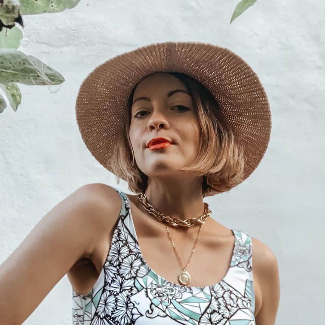 アクセサライズのインスタグラム：「Stay stylish & sun smart   📷: @beautyrocksblog  Head to the link in our bio to shop #Accessorize #Accessorizer」