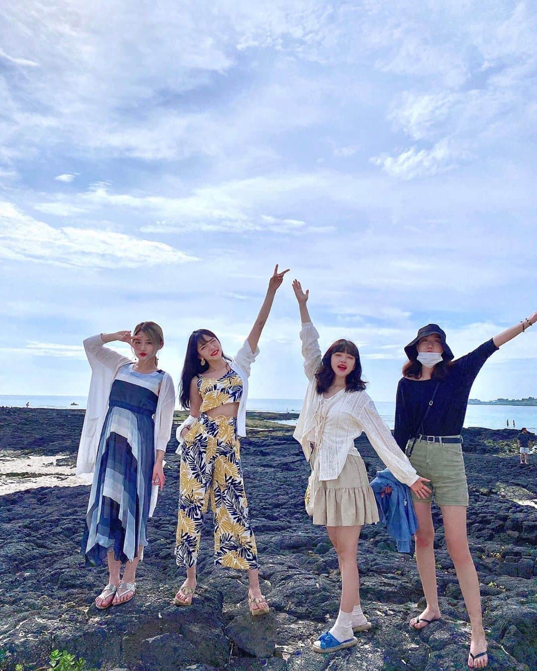 ユジョン のインスタグラム：「너무 좋자ㄴㅏ 당신들....💙」