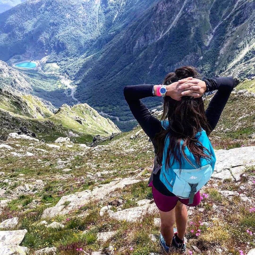 のインスタグラム：「What's better than climbing a mountain while tracking your performance @saraventura86 ?⛰️   #FrederiqueConstant #VitalitySmartwatch #AccessibleLuxury Check our bio to find out why. ⌚ Smartwatch Ladies Vitality . . . . #ladiestimepiece #jewellery #jewelry #jewels #silver #diamonds #bracelet #jewelrygram #diamond #gold #handmadejewelry #instajewelry #accessories #jewelrydesign #jewellerydesign #gems #gemstone #pendant #jewel #bracelets #finejewelry #gemstones #jeweller #bijoux #ManufactureWatch #SavoirFaire #Fashion」
