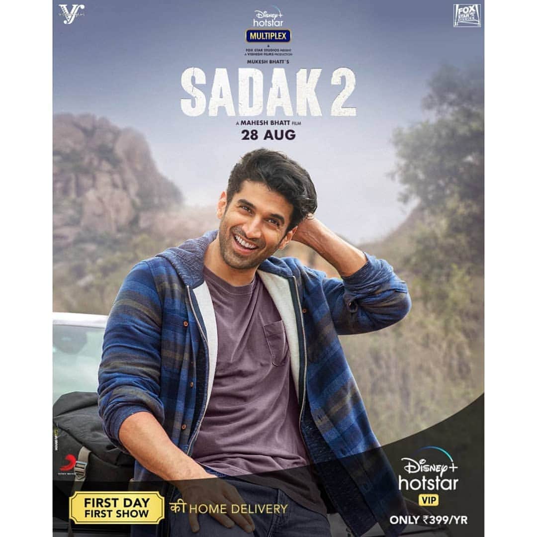 アリア・バットのインスタグラム：「"इश्क़ कमाल...जिस तन लगया, इश्क़ कमाल”  “Ishq Kamaal.. Jis tan lagya, Ishq kamaal”  #Sadak2 Trailer out tomorrow. Stay tuned!   @adityaroykapur @duttsanjay @poojab1972 @maheshfilm #MukeshBhatt @visheshfilms @disneyplushotstarvip」