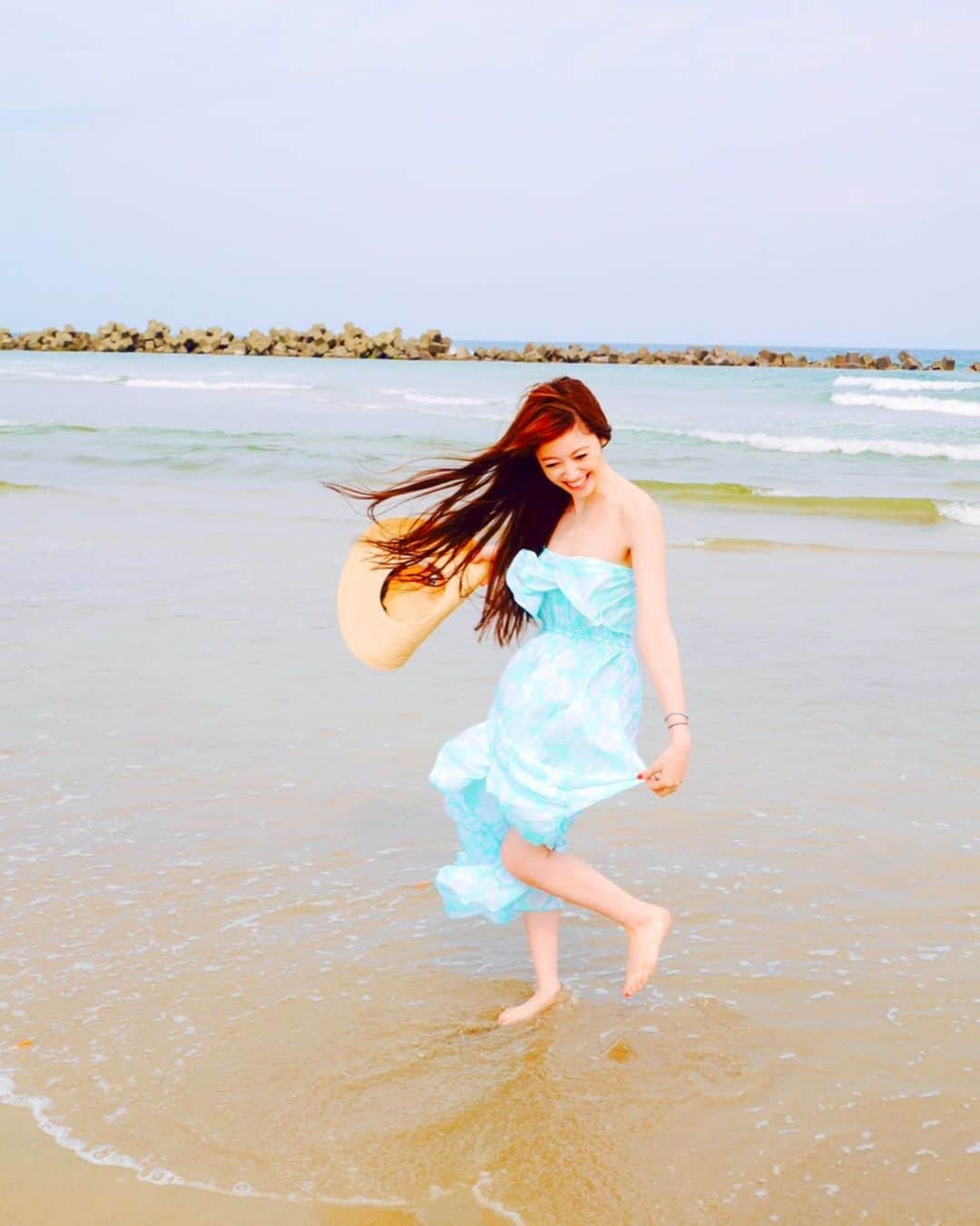 松下萌子のインスタグラム：「海や川やBBQが恋しいので 一先ず写真載せます🐬🐠🏝 #summer #memories」