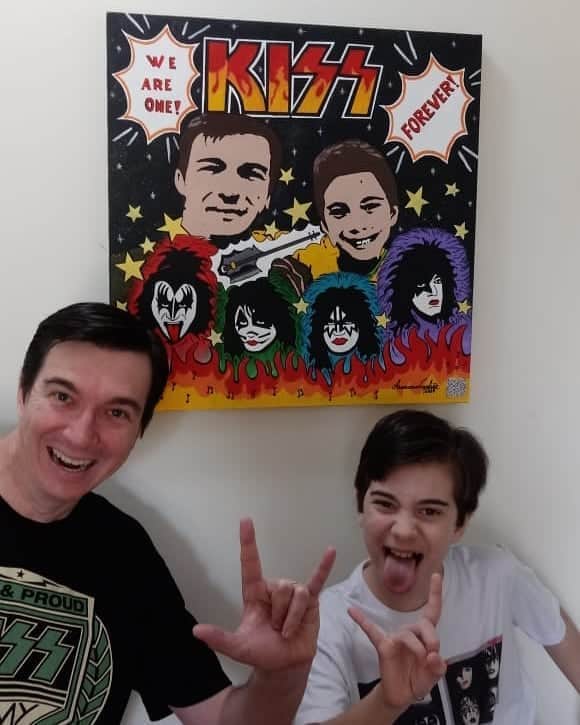 KISSさんのインスタグラム写真 - (KISSInstagram)「#KISSFamilies Rock! How about this great Father's Day gift Rodrigo Polonio received from his wife. Awesome painting of Rodrigo, his son Olavo & #KISS.   What is your favorite KISS gift that someone gave you?」8月11日 3時09分 - kissonline