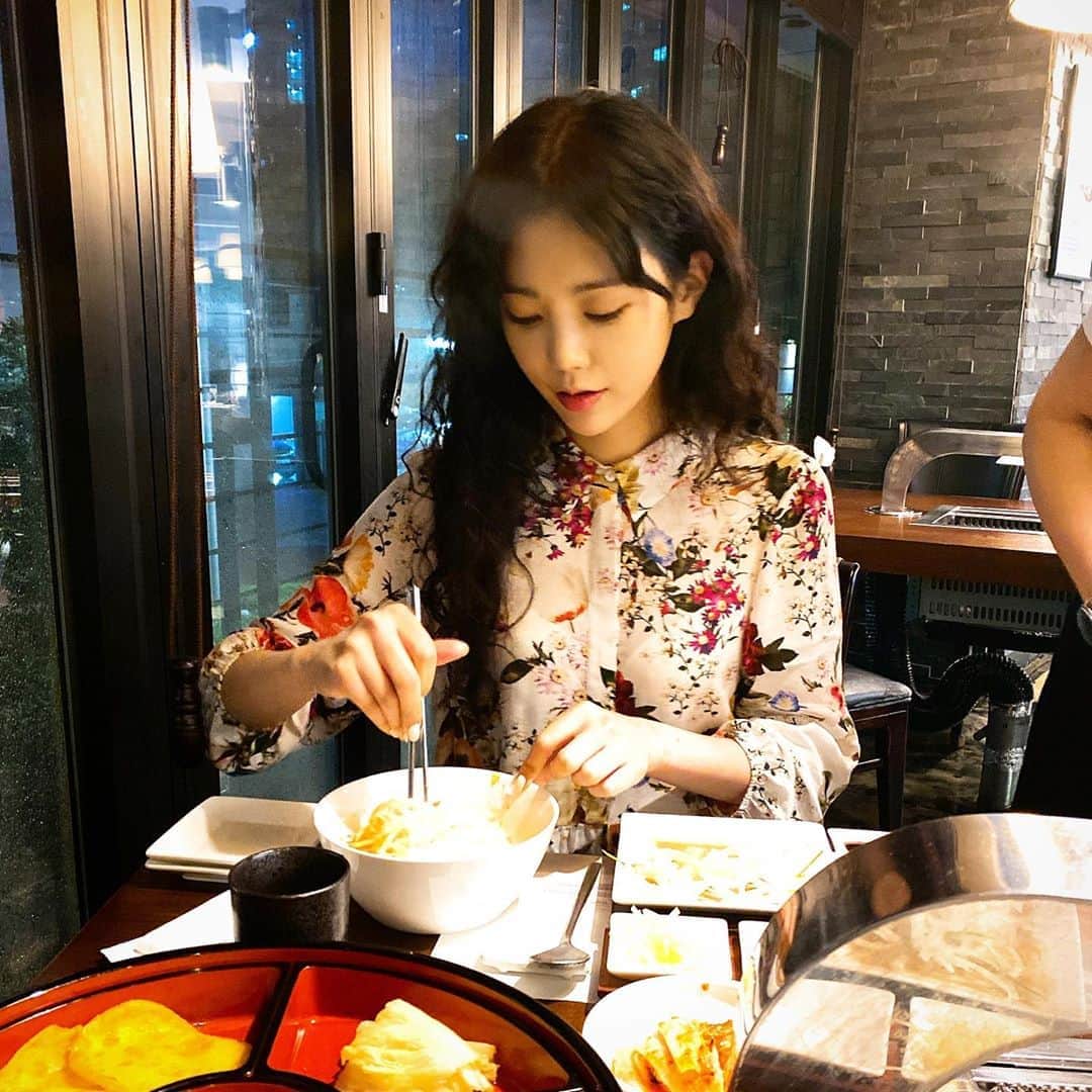 リジ のインスタグラム：「장어장어장어장어 힘들땐 장어장어장어장어 eel eel eel eel 기상-신문-병원-서점-장어-노래-책-잠」