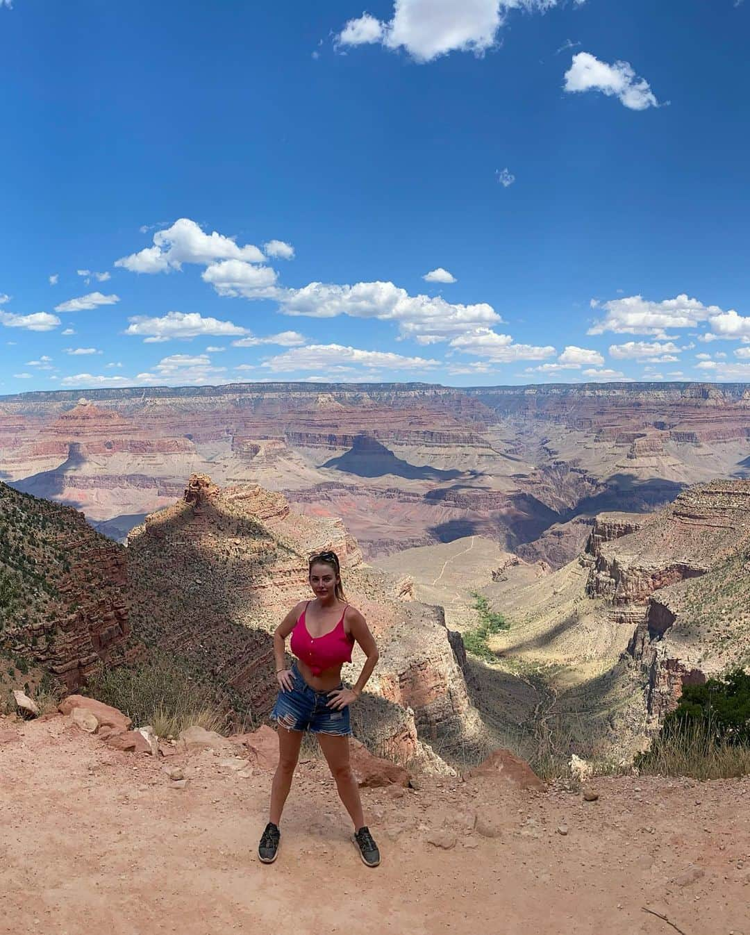 ソフィー・ディーさんのインスタグラム写真 - (ソフィー・ディーInstagram)「I had such a fun adventurous weekend Glamping at the Grand Canyon! Have you been glamping? If so where is your fave place? Camping ⛺️ #Glamping #grandcanyon」8月11日 1時46分 - sophiedee