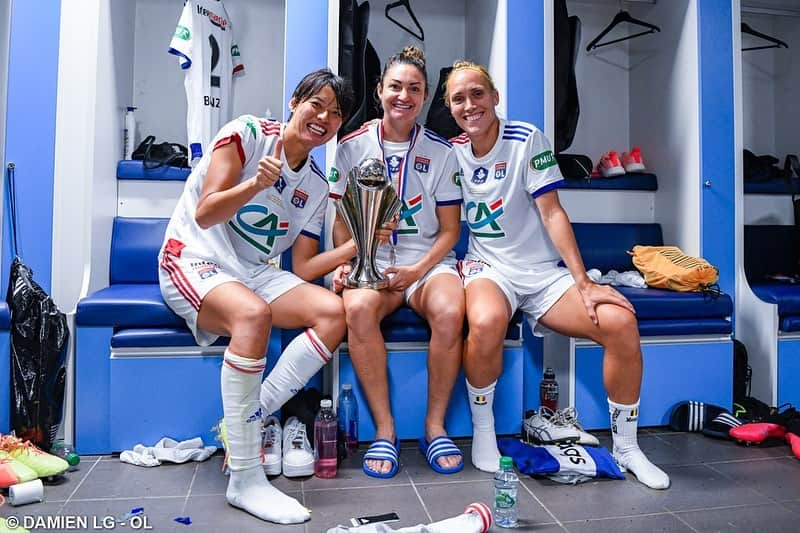 熊谷紗希さんのインスタグラム写真 - (熊谷紗希Instagram)「Merci encore pour la team @ol et supporters Lyonnaises🔴🔵🙏🏻 Maintenant on va bien préparer pour la Ligue des Champions⚽️💪🏻 素敵な写真が届いたのでたくさん載せちゃいます❤️ 次はチャンピオンズリーグに向けて最高の準備を💪🏻🏆 #teamol#🔴🔵 #coupedefrance #感謝 📸　@damienlgphoto」8月11日 1時49分 - kumagai1017