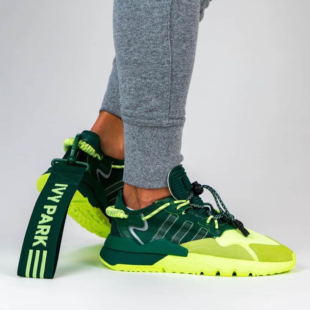 Sneaker Newsさんのインスタグラム写真 - (Sneaker NewsInstagram)「Beyonce's IVY PARK and adidas have a second wave of collaborations coming, with a bright neon pairing up with forest green for a new seasonal look. For a closer look at the Nite Jogger, tap the link in our bio.」8月11日 2時02分 - sneakernews