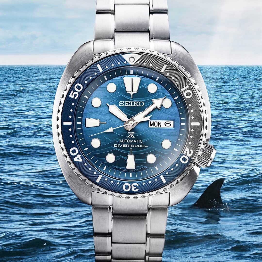 Seiko Watchesさんのインスタグラム写真 - (Seiko WatchesInstagram)「Echoing the waves of the ocean, the intricately patterned dial on the Prospex SRPD21 Automatic Diver adds a touch of sophistication to your next adventure.🌊 🦈  #Seiko #Prospex #SeikoDiver #SeikoFam #SRPD21 #SharkWeek  https://seikousa.com/products/srpd21」8月11日 2時03分 - seikowatchusa