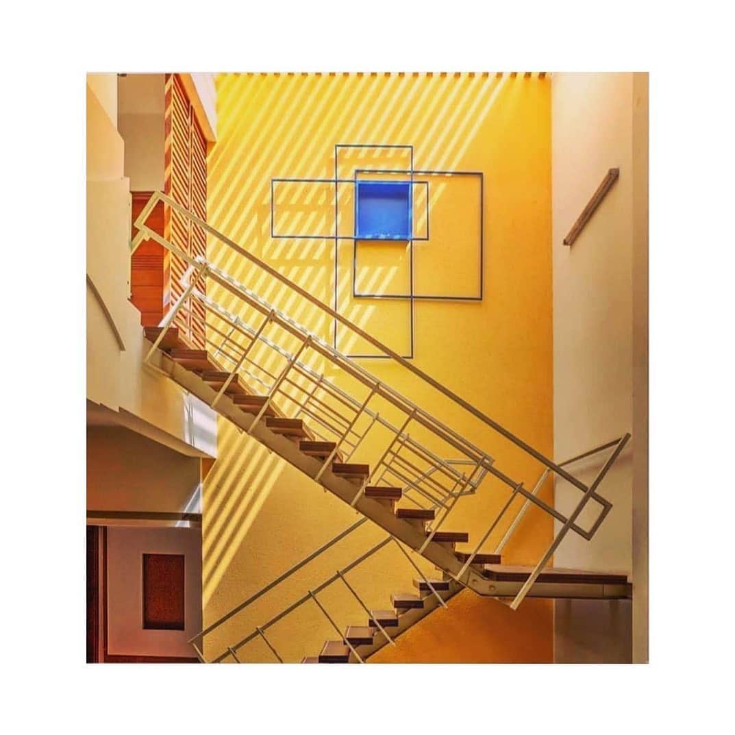 エミリオ デ ラ モレナさんのインスタグラム写真 - (エミリオ デ ラ モレナInstagram)「Yellow stairs #Regram @architecturalandtechnology #inspirationforemilio」8月11日 2時04分 - emiliodelamorena
