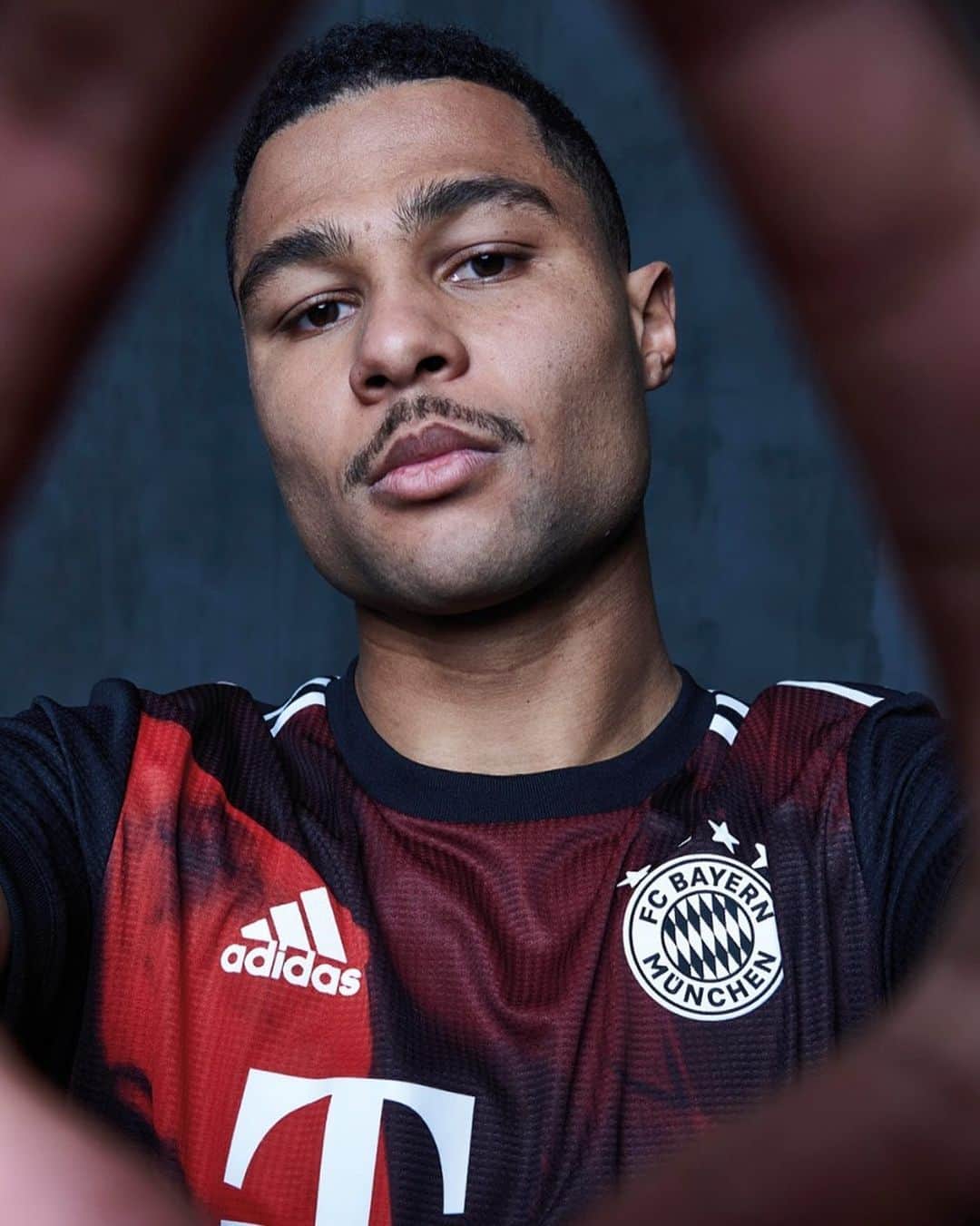 セルジュ・ニャブリのインスタグラム：「🔻▪️@Fcbayern x @adidasfootball third kit dropping today.」