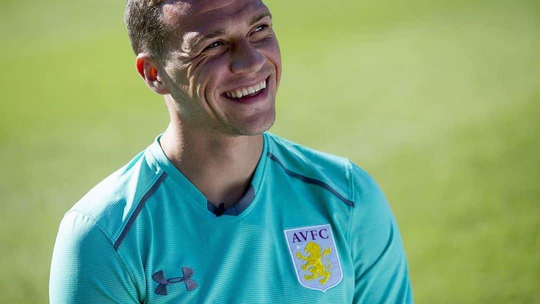 ジェームス・チェスターのインスタグラム：「It was always a pleasure to represent Aston Villa and a huge achievement to get such a great club back up to where it belongs. Many happy memories there. • Thank you to all the staff there during my time and one of the best fan bases any player could wish for. All the best for next season. • Time for a new challenge. • #AVFC #UTV 🦁」