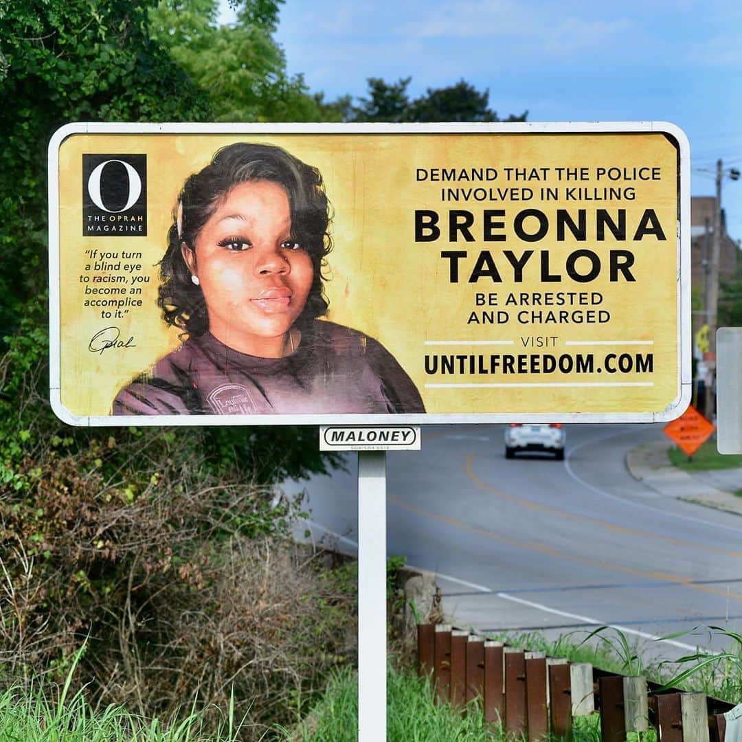 Harper's BAZAARさんのインスタグラム写真 - (Harper's BAZAARInstagram)「Today marks 150 days since #BreonnaTaylor was shot and killed by police in her Louisville, Kentucky home. Now, Oprah Winfrey is amplifying the calls for justice. On Friday, Winfrey and @oprahmagazine revealed that they erected 26 billboards in and around Breonna’s hometown, not only to commemorate the slain emergency room technician, but also to demand that the police officers who shot and killed her in March are arrested and charged accordingly. Each billboard features the same image of Breonna that Winfrey used on the front of the September issue of @oprahmagazine, which was the first time Winfrey herself did not appear on the publication’s cover in 20 years. Learn more about the ongoing fight for justice at the link in our bio. Photograph by @michellpj.」8月11日 2時27分 - harpersbazaarus