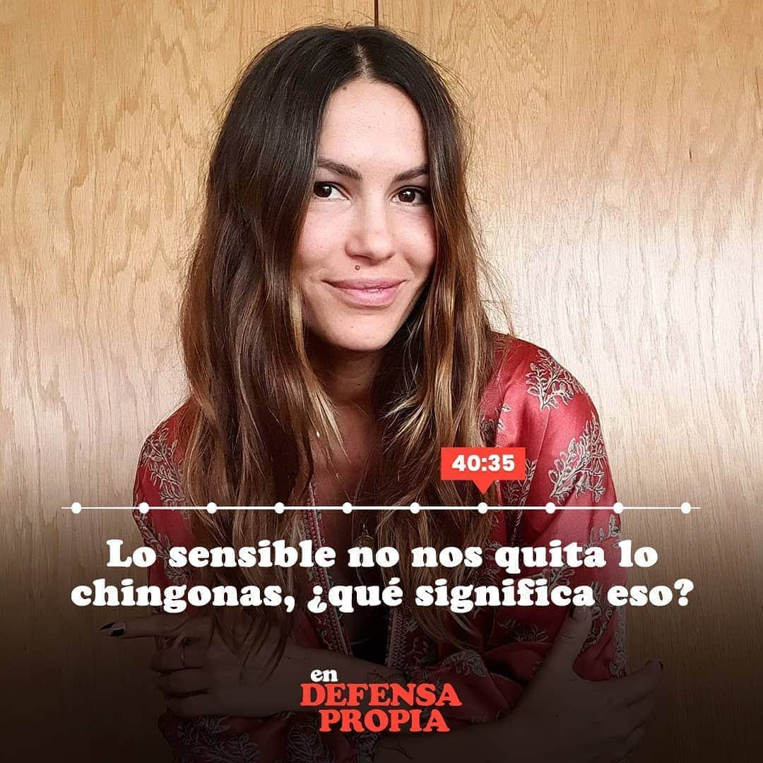 Erika De La Vegaさんのインスタグラム写真 - (Erika De La VegaInstagram)「Al escuchar a @RominaSacre, mi invitada #71 de #EnDefensaPropia, entendí perfectamente el porqué del nombre de su libro: “Lo sensibles no nos quita lo chingonas”   Romina es una mujer carismática y con un sentido de humor especial. Ella aprendió que pensar diferente, más allá de ser una desventaja, te da la oportunidad de crear tu propio espacio, donde puedes ser tan sensible o irreverente como quieras, así como lo hizo en @RominaMedia.   Pueden encontrar el episodio completo en todas las plataformas de audio #Spotify #ApplePodcasts #GooglePodcasts #iVoox y en mi canal de #Youtube  #ErikaDeLaVega #PodcastEnEspañol」8月11日 2時29分 - erikadlvoficial