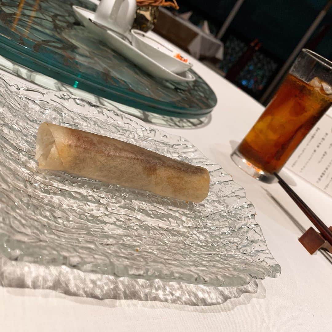 かおるやまさんのインスタグラム写真 - (かおるやまInstagram)「昨日は😊大好きなママ(リアルおかん)と一緒に麗穂に行ってきました😘💕 . . 今日はmame kurogouchiのワンピース！これ同じシリーズの色違いタイプ違いで持ってるの🙃 . . 北京ダックがご所望だったママ😂 めちゃくちゃ久々に2人でゆっくり話せてとても楽しかった😊 . 今日はママにご馳走になってしまいました…！フカヒレも北京ダック∧( 'Θ' )∧も本当に美味しかった〜😘❤️ . . . 2枚目にグルメママタグ付けしたので良ければフォローしてあげてね(ﾟ∀ﾟ) . . #愛知#愛知県#名古屋#麗穂#中華 #中華料理#ミッドランドスクエア #夜景が綺麗#名古屋グルメ#フカヒレ #フカヒレ姿煮#北京ダック #グルメ#ディナー#夜ご飯 #お出かけ#お出かけコーデ#コーデ #mamekurogouchi  #stellamccartney  #patekphilippe」8月11日 2時29分 - kaoruyama59