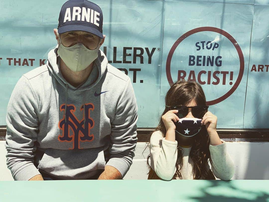 オデット・アナブルのインスタグラム：「This is 2020. #stopbeingracist」