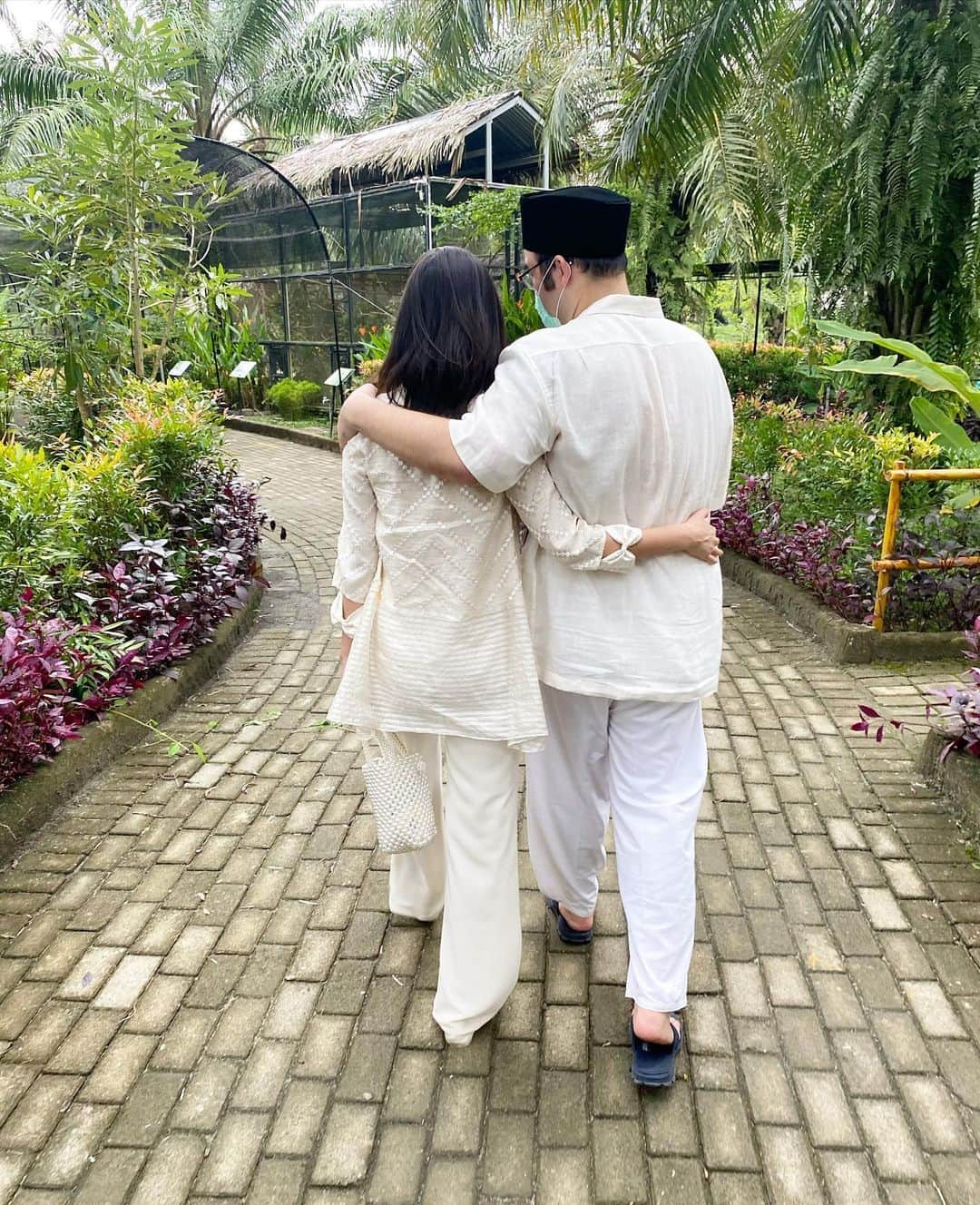 ラライン・シャーのインスタグラム：「My forever ❤️ #HariRayaHaji2020」