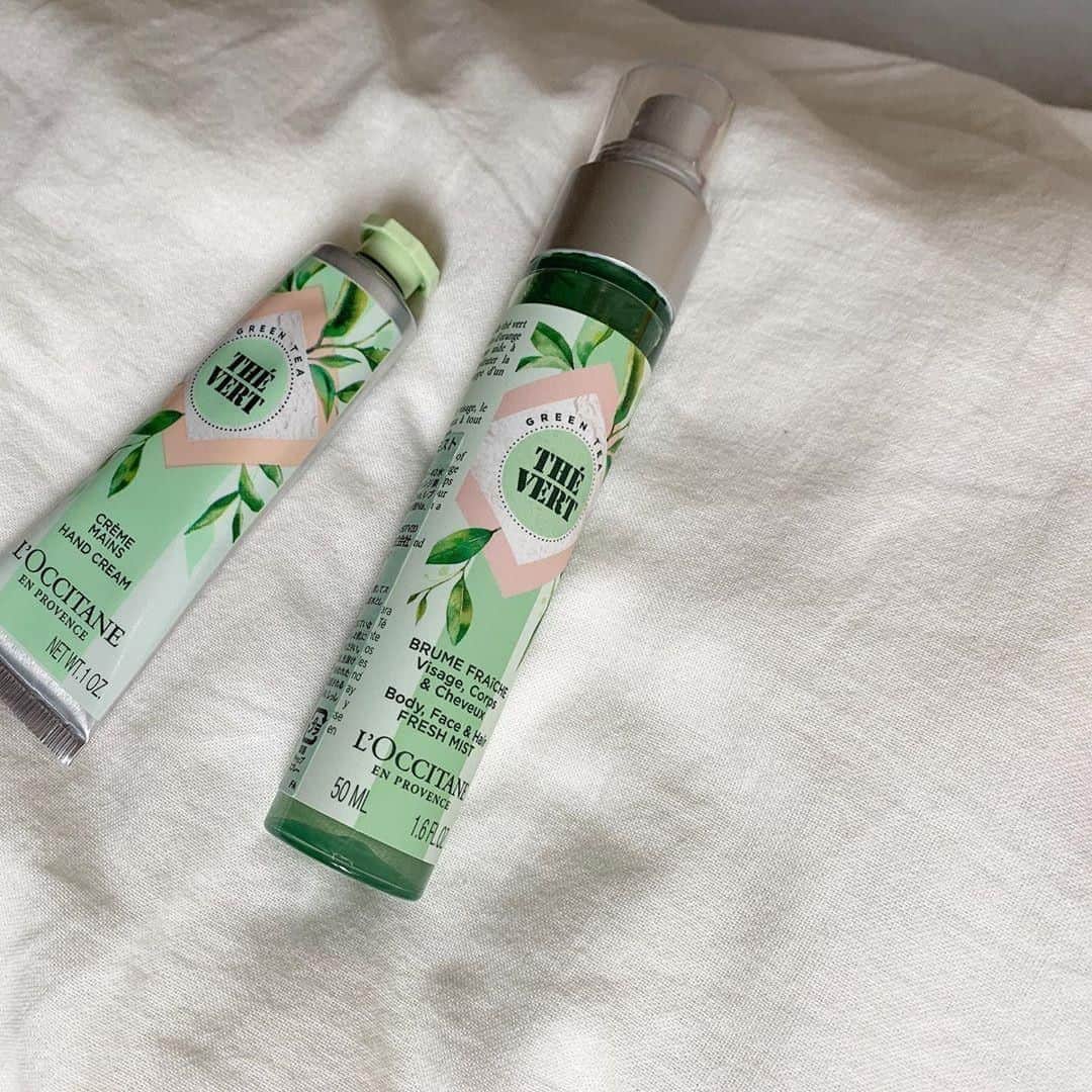 のインスタグラム：「Keep your favorite summer fragrance with you wherever you are! 🌿 Our Green Tea scent comes in a travel-size Fresh Mist and as a Hand Cream for an instant boost throughout your day. Tag someone who loves green tea! #Regram 📸@arnkct #LOccitane #GreenTea #FreshMist #HandCream #HandCare #Fragrance #Scent #TravelSize #TravelFriendly #BeautyEssentials #SummerEssentials」