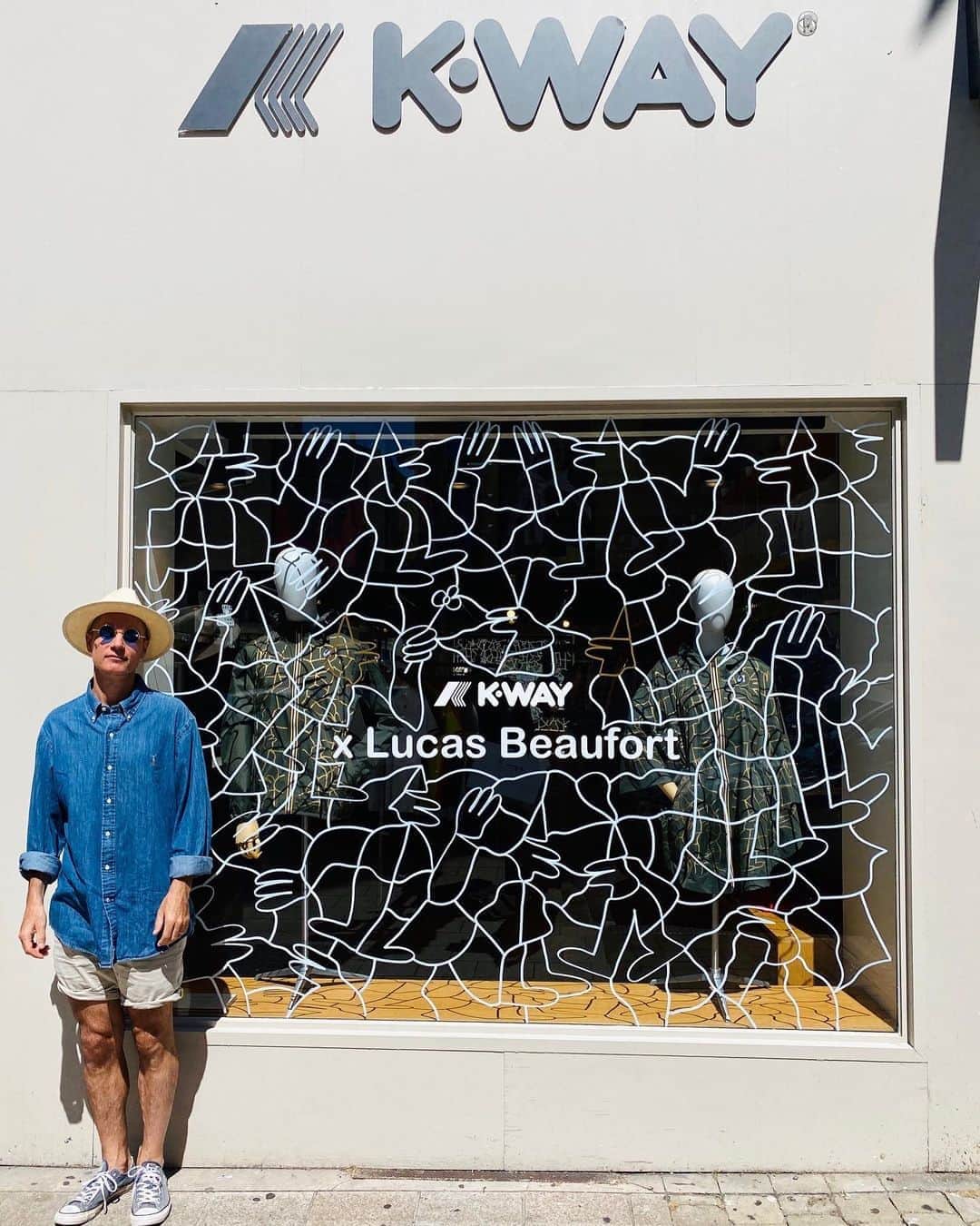 ケイウェイさんのインスタグラム写真 - (ケイウェイInstagram)「The @lucas_beaufort Tour ends today. 6 cities visited, 12 unique K-Way and 6 wonderful redesigned displays by the french artist.  #KwayXLucasBeaufort  🌈🌈 #kwayxlucasbeaufort」8月10日 18時05分 - kway_official