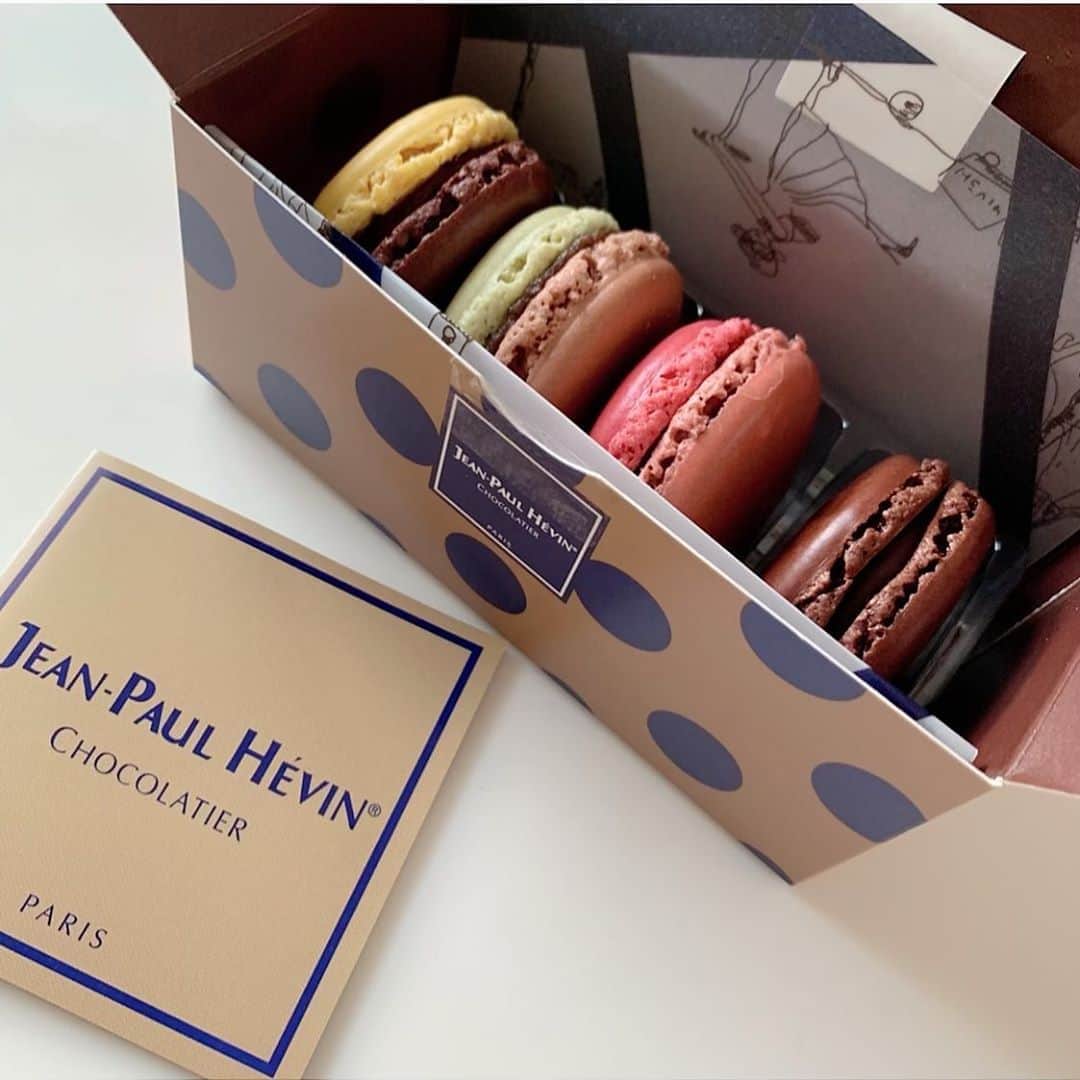 のインスタグラム：「大好きな @jeanpaulhevin_japon  初めてパリに行った時 ドキドキしながらお店に入ったなぁって。懐かしい淡い思い出です☺️ロケや旅行など毎月のように海外に出ていたパワフルだった20代 30代。コロナが落ち着き、子育ても落ち着き（落ち着いたら寂しいかも笑）また新しい時代を楽しめる時を願って。。。☺️🍀」