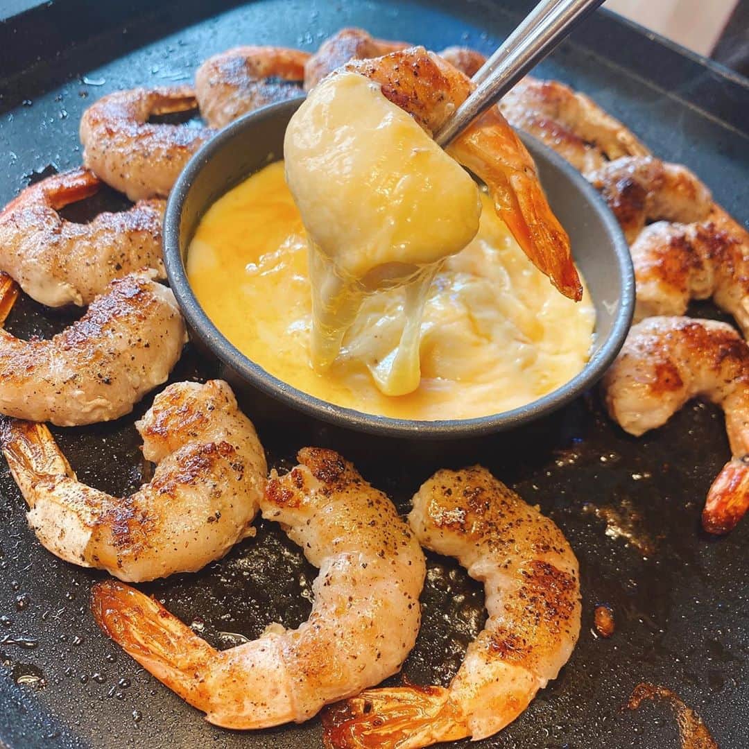 森カノンさんのインスタグラム写真 - (森カノンInstagram)「🦐🧀 . エビをチーズに付けてトルティーヤで巻くやつ 美味し過ぎた🤤🤤🤤」8月10日 18時14分 - mkanon211