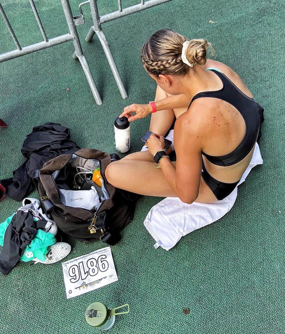 ラウラ・デ・ウィットのインスタグラム：「It was a hard (& hot) day at the track yesterday 🥴🥵 But still it was fun to run my first international meet again and see some familair faces 🤗Thanks for organizing @brusselsgrandprix 🙌🏼」