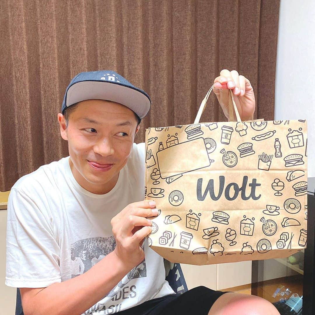 河合竜二さんのインスタグラム写真 - (河合竜二Instagram)「初Wolt😋 めちゃくちゃ便利っす😋 水色のbagがなまらかわいい😍 これはクセになる😋  #Wolt札幌 @WoltJapan #PR  プロモコード RYUJI で  初回注文が750円割引になりますので皆さまぜひ😋  #Woltおじさん🧔 #連日頼んでしまいそうな楽さ😳」8月10日 18時15分 - ryuji.kawai444