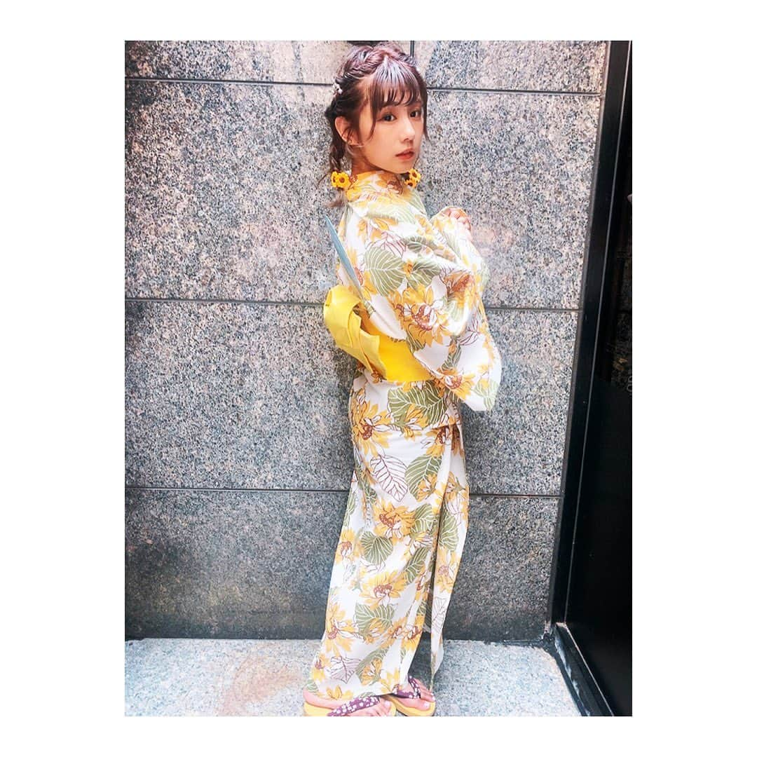 根本羽衣さんのインスタグラム写真 - (根本羽衣Instagram)「🌻  🍉  #浴衣 #ひまわり #浴衣ヘアアレンジ #くるりんぱして三つ編み #日本の夏 #160cm」8月10日 18時25分 - ts_uichan1002