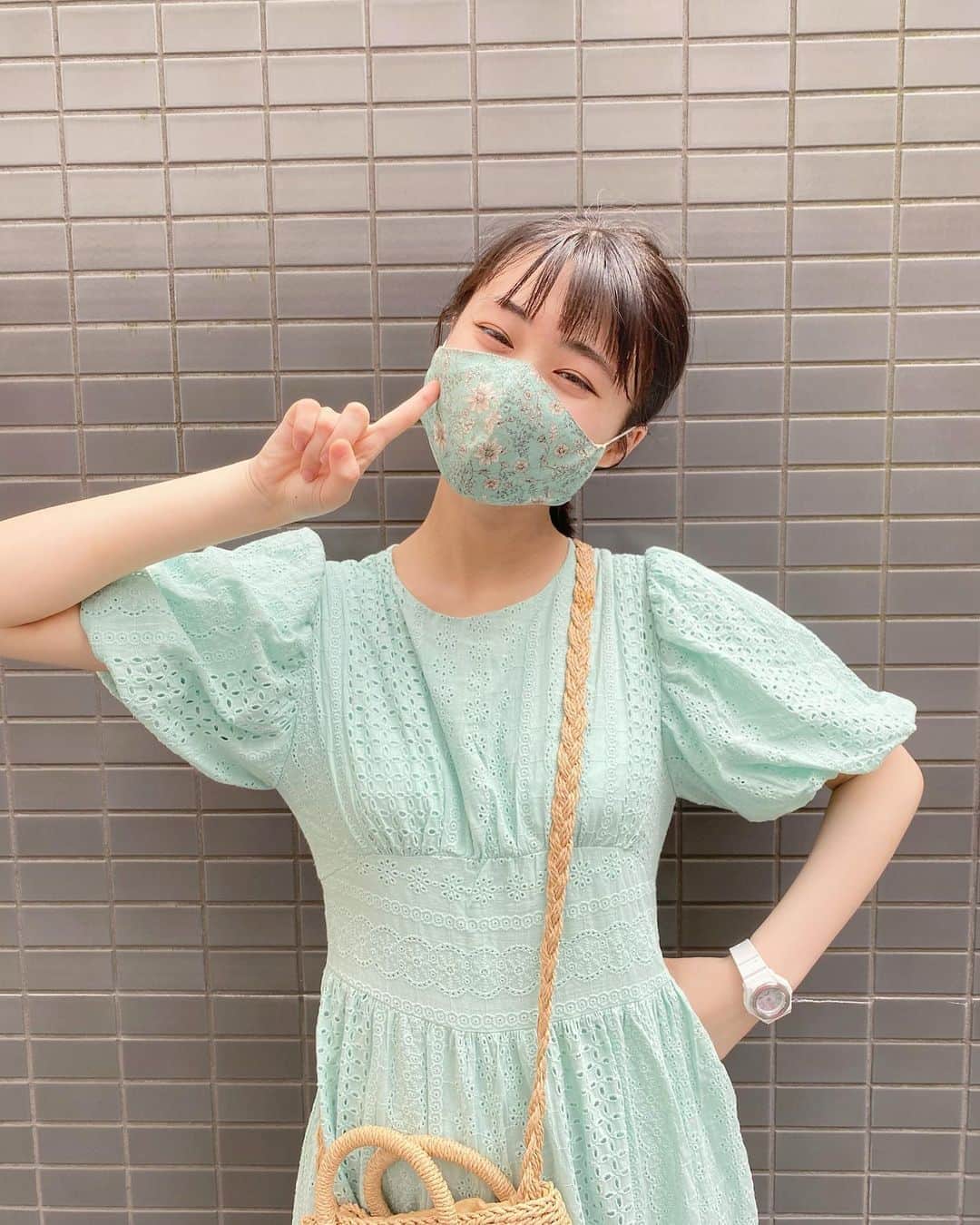 多田成美さんのインスタグラム写真 - (多田成美Instagram)「. 私の祖母が素敵なマスクをつくってくれました☘️ こんな時期だからこそマスクもオシャレに〜🤍  #手作りマスク」8月10日 18時39分 - narumitada_official