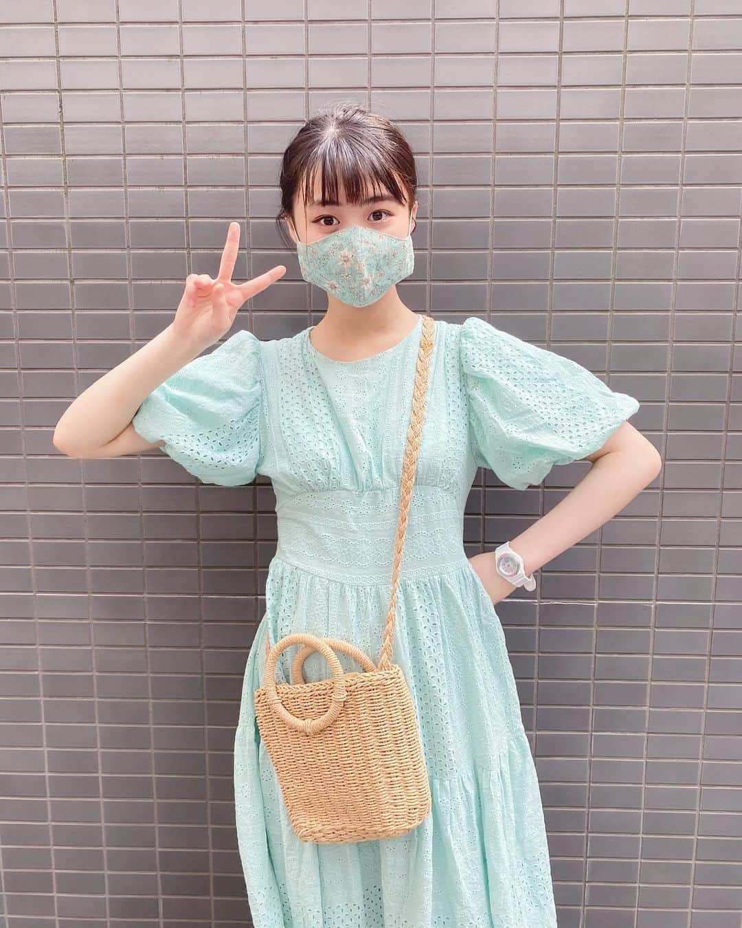 多田成美さんのインスタグラム写真 - (多田成美Instagram)「. 私の祖母が素敵なマスクをつくってくれました☘️ こんな時期だからこそマスクもオシャレに〜🤍  #手作りマスク」8月10日 18時39分 - narumitada_official