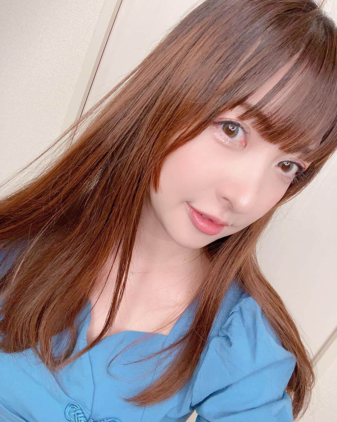 雨宮奈生のインスタグラム：「髪の毛サラサラになりました、右側にスワイプしてみて  #雨宮奈生 #髪質改善 #髪質改善トリートメント #さらさら」