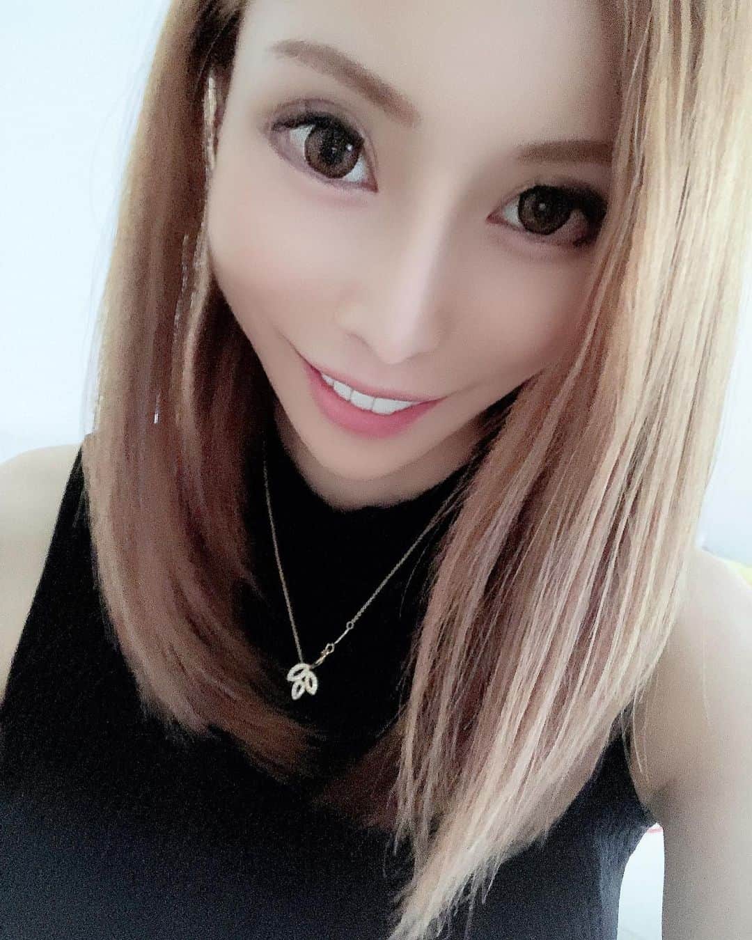 高橋沙弥華のインスタグラム：「髪の毛綺麗だとテンション上がる👩🏼❤  また行きまーす😌  @ultowa_treatment_official @ryo.sakoguchi  #艶髪 #艶髪トリートメント #treatment #美髪になりたい #美意識 #ultowa #熱中症注意 #夏 #髪の毛のダメージ #日焼け #熱中症対策」