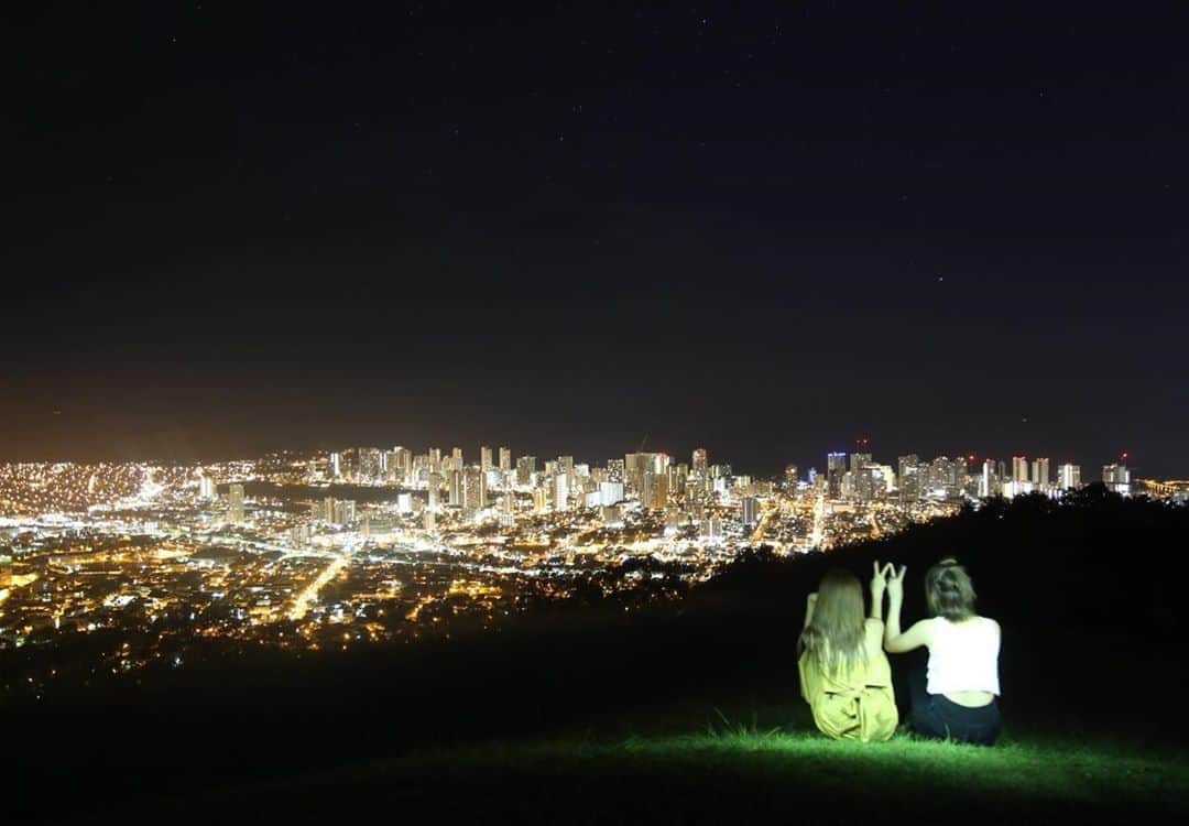 まりあさんのインスタグラム写真 - (まりあInstagram)「本当好きな写真🌍💛  #2こ1#まぶだち#ハワイ #絶景#無加工#根暗 #hawaii#aloha#earth」8月10日 18時34分 - m3s21