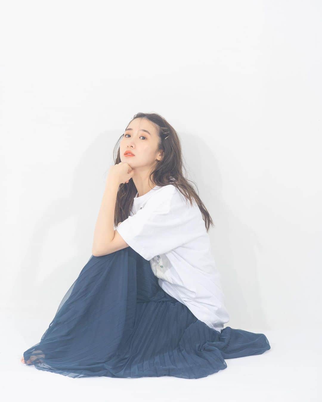吉田友利恵のインスタグラム：「◡̈💫 早く動画編集しなさいと 自分に言い聞かせています。 ゆるーく待っててくださいね〜☺︎ #モデル　#撮影」