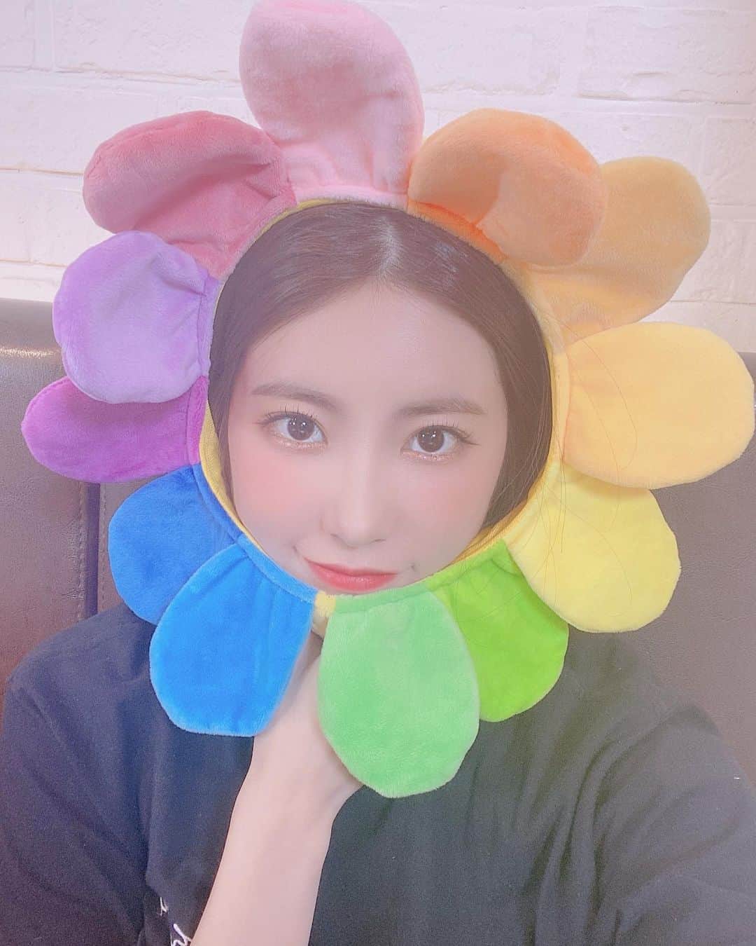 DIAのインスタグラム：「⠀ [ #희현 ] ⠀ 에이드 여러분~ 요즘 비도 많이 오구 날씨가 꾸리꾸리하지만ㅠㅠ 해바라기 보고 화이팅 하세요😏❤ ⠀ #다이아 #DIA #HUIHYEON」