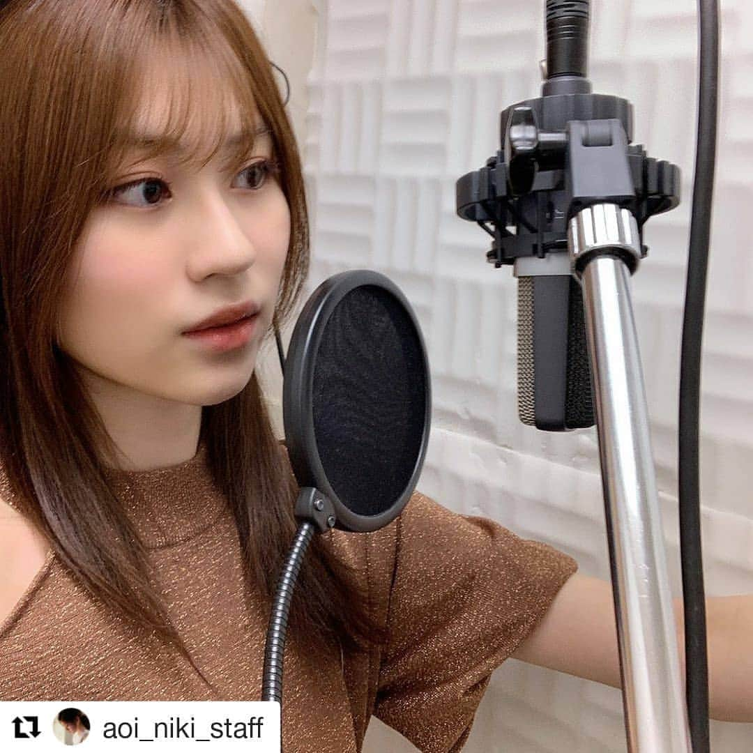 二木蒼生さんのインスタグラム写真 - (二木蒼生Instagram)「#Repost @aoi_niki_staff (@get_repost) ・・・ 《カバー曲収録》 久しぶりの収録。 一発録りなので、 緊張感が漂ってきますw  コロナの影響で 活動もままなりませんが 歌を歌う心は変わらない😊  そして 毎日が穏やかに過ぎてゆくので いい顔してます！  各種の配信 新企画動画 グッズの通信販売 撮影会など 色々やってますので ぜひHPを覗いてみてくださいね💕  https://www.nikiaoi.com/  #二木蒼生 #18歳  #カバー曲  #収録  #オフショット」8月10日 18時52分 - aomushi_kune2